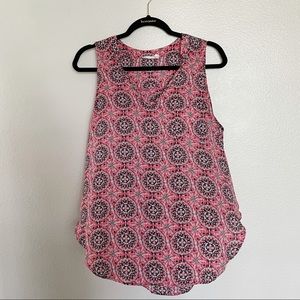 Patterned lush sleeveless blouse